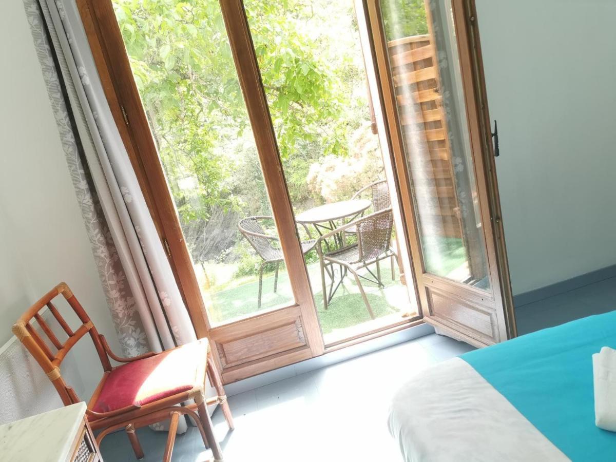 Auberge Du Riou Puget-Rostang Exterior foto